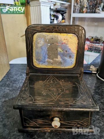 Стара дървена кутия за бижута, козметика