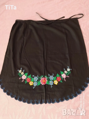 Автентични бродирани престилки от памучен сатен