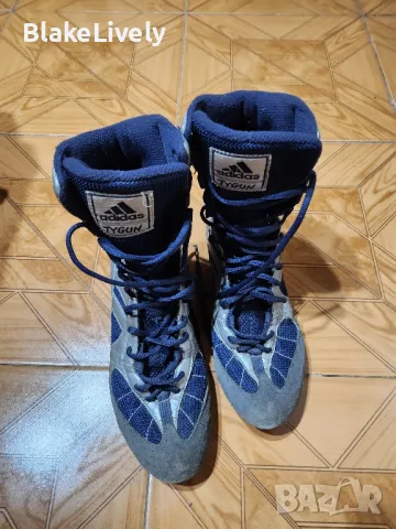 Дамски зимни маратонки Адидас , снимка 2 - Маратонки - 47389271