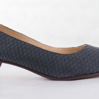 Тъмносиви дамски велурени обувки марка Clarks , снимка 3 - Дамски обувки на ток - 28156719