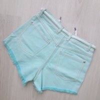Къси дънкови панталонки в цвят аква с накъсан ефект - М размер , снимка 3 - Къси панталони и бермуди - 37056904