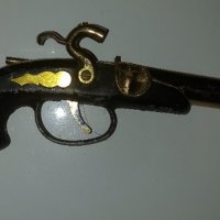Пистолети за декорация, снимка 1 - Антикварни и старинни предмети - 35220658