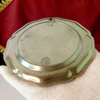 Немска чиния за хапки с картина Предене на вълна. , снимка 2 - Антикварни и старинни предмети - 33267745