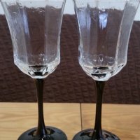 Френски чаши за вино с черно столче, снимка 1 - Други ценни предмети - 39553120