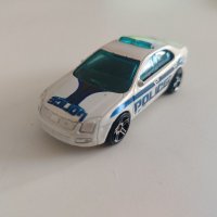 Метална количка Hot Wheels Ford Fusion - Police 1/64, снимка 1 - Колекции - 39540071