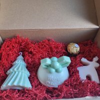 Промо!Подаръчни Коледни кутии с ръчно изработени ароматни соеви свещи , снимка 1 - Декорация за дома - 43488126