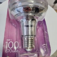 Лед крушка PHILIPS WARM White, снимка 3 - Крушки - 32289373