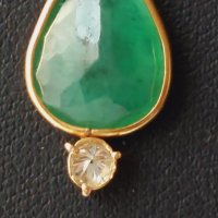 Златна 18к висулка(медальон-колие) с диамант и изумруд, снимка 4 - Колиета, медальони, синджири - 43086118