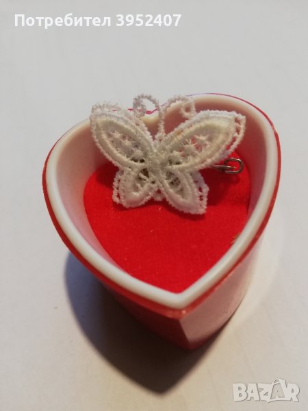 Брошка от брюкселска дантела, снимка 1