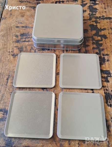 подложки за чаши 4 броя пластмаса със сребро и корк в метална кутия, снимка 1