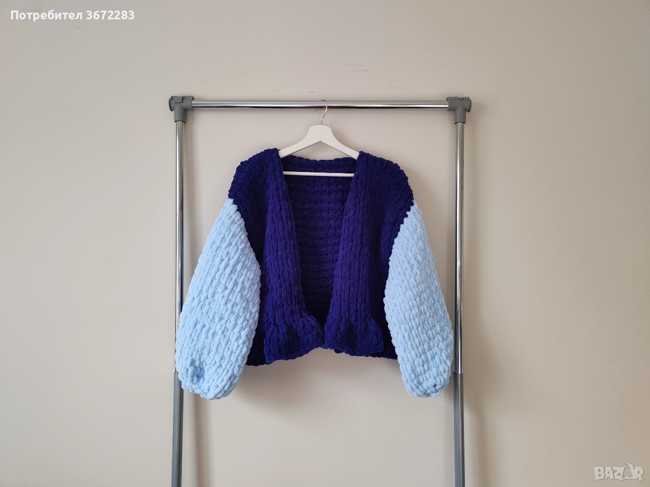 ръчно плетена двуцветна жилетка с вълнообразна основа, снимка 1