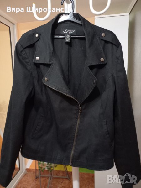 Късо памучно яке. Наситено черен цвят. Капси. Размер L, XL., снимка 1