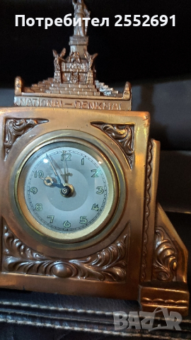 Часовник , снимка 1 - Антикварни и старинни предмети - 44866352