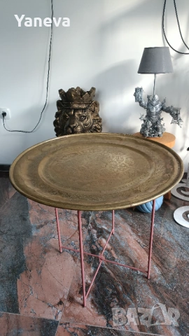 Ориенталска , стара, масивна , ръчно кована с богати орнаменти, сания, тепсия със сгъваеми крака, снимка 5 - Антикварни и старинни предмети - 53599304