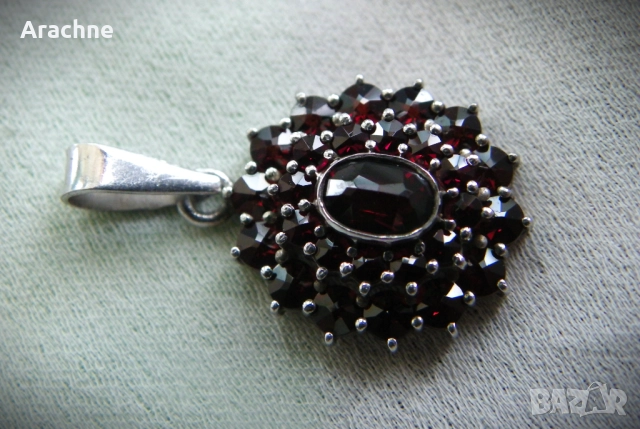 Марокански сребърен медальон с гранати, снимка 4 - Колиета, медальони, синджири - 51778962