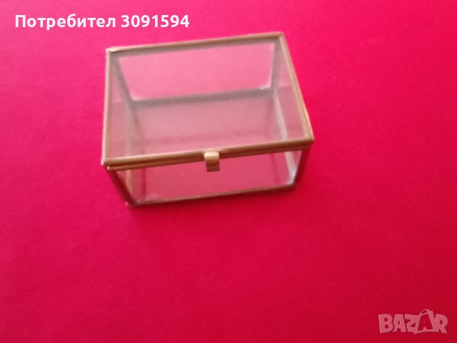 Кутия за бижута от метал и стъкло , снимка 1 - Антикварни и старинни предмети - 43485978