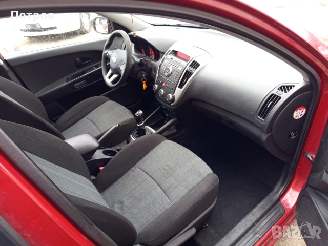 Продава се Kia Ceed, снимка 9 - Автомобили и джипове - 53058752