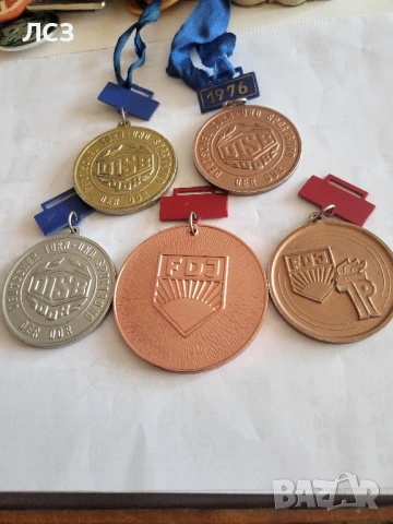 Медали, снимка 9 - Антикварни и старинни предмети - 22651505