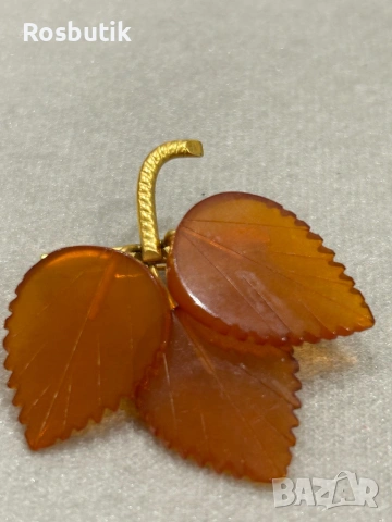 Старинна съветска рядка брошка с кехлибар Листо 