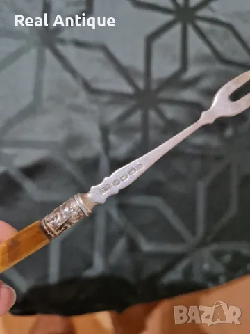 Уникална антикварна колекционерска английска сребърна вилица за миди, снимка 6 - Антикварни и старинни предмети - 47486985
