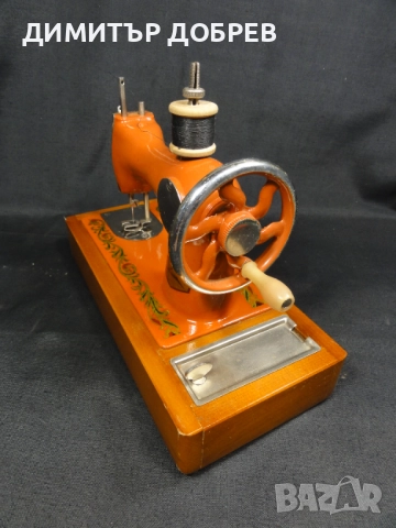 СТАРА РЕТРО СОЦ СССР МЕХАНИЧНА ИГРАЧКА ШЕВНА МАШИНА, снимка 6 - Антикварни и старинни предмети - 51583627