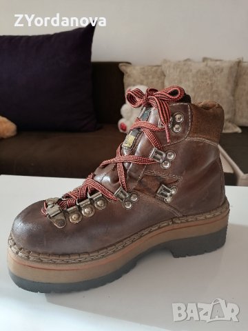 Туристически обувки, снимка 2 - Дамски боти - 42975924