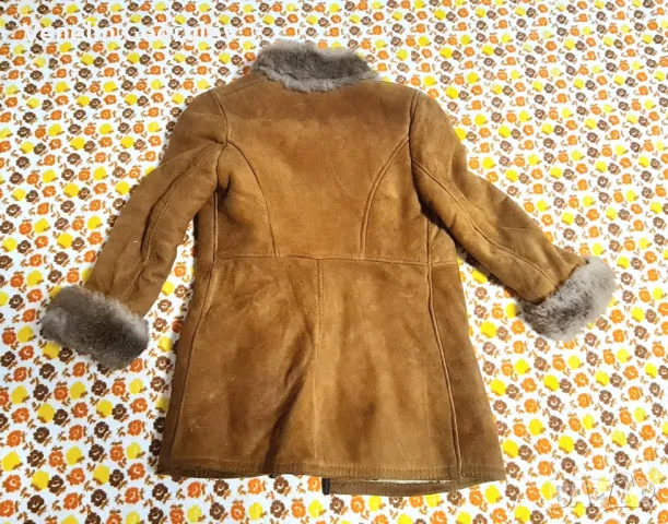 Кожухче от естествена кожа от завод ,,Свобода". Размер 32, за момиче, снимка 2 - Детски якета и елеци - 47974364