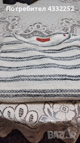 Дамска блуза на черни хоризонтални черти размер 54