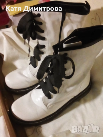 Продавам дамски боти