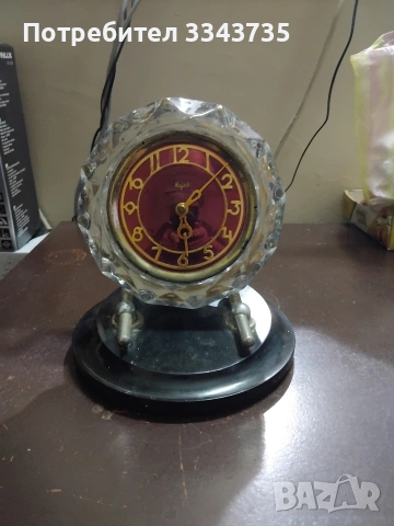 Ретро механичен настолен часовник"Маяк", снимка 2 - Антикварни и старинни предмети - 53525687