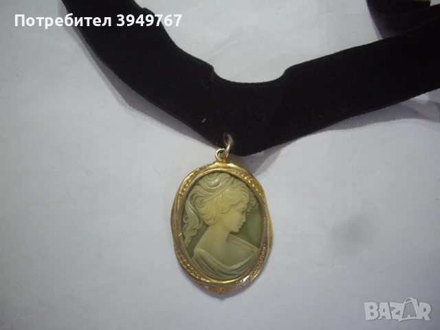 Стар накит-огърлица.