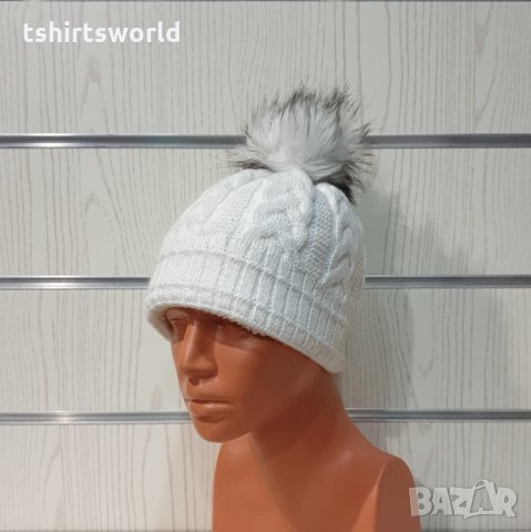 Нова зимна дамска шапка в бял цвят с пух/помпон, снимка 6 - Шапки - 35501382