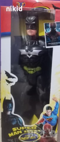 Голям Батман подвижни стави светещ пластмасова фигурка играчка, снимка 1 - Фигурки - 35153827