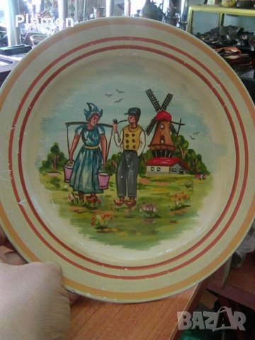 Рисувана пластмасова немска чиния за стена, снимка 1 - Антикварни и старинни предмети - 36734070
