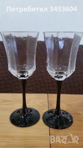 Френски чаши за вино с черно столче