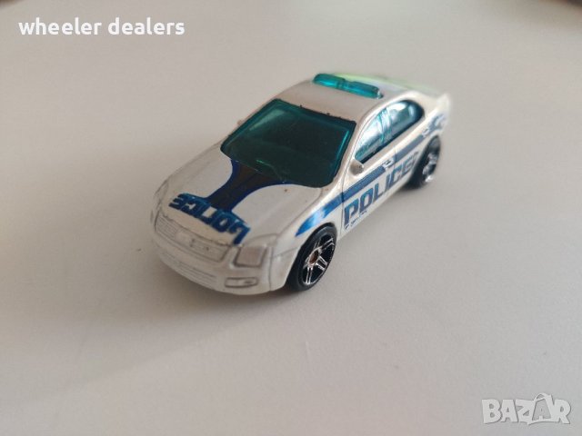 Метална количка Hot Wheels Ford Fusion - Police 1/64