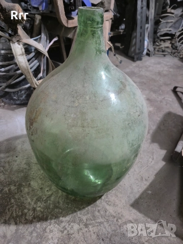 Стара стъклена дамаджана