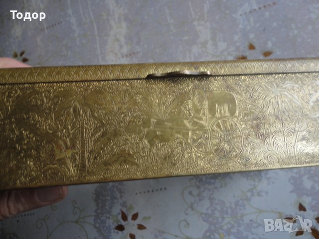 Старинна гравирана кутия бронз и дърво , снимка 9 - Антикварни и старинни предмети - 42998809