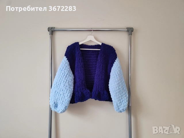 ръчно плетена двуцветна жилетка с вълнообразна основа