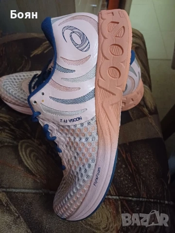 Asics Дамски състезателни обувки Gel-Noosa FF 2, снимка 2 - Маратонки - 50586956
