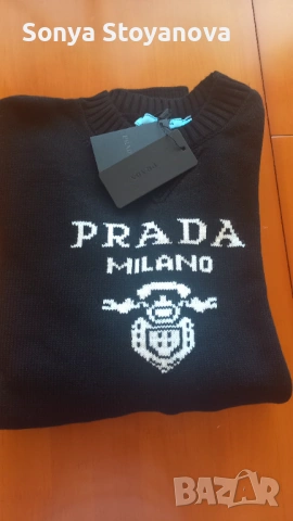 Пуловер Prada