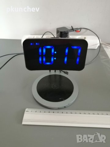 LED Часовник с две аларми и безжично зарядно за телефон. , снимка 1 - Друга електроника - 40694953