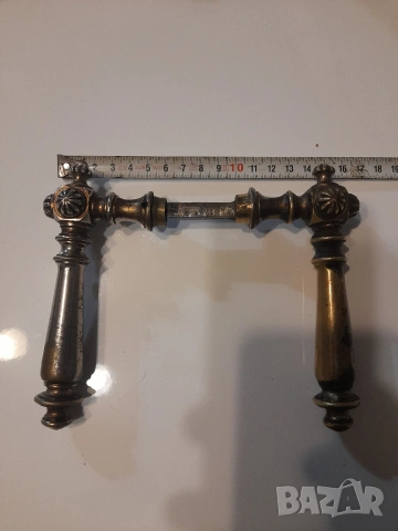 Антични дръжки за врати