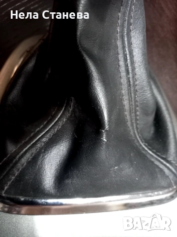 Продавам пластмасова конзола с маншон за скоростен лост на СРВ4,дизел,ръчка,2013г., снимка 3 - Аксесоари и консумативи - 53076626