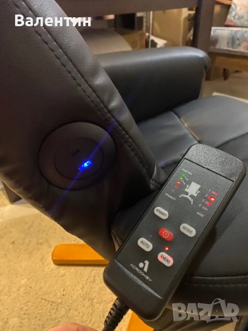 Масажен кожен фотьойл с табуретка, снимка 11 - Дивани и мека мебел - 52526306