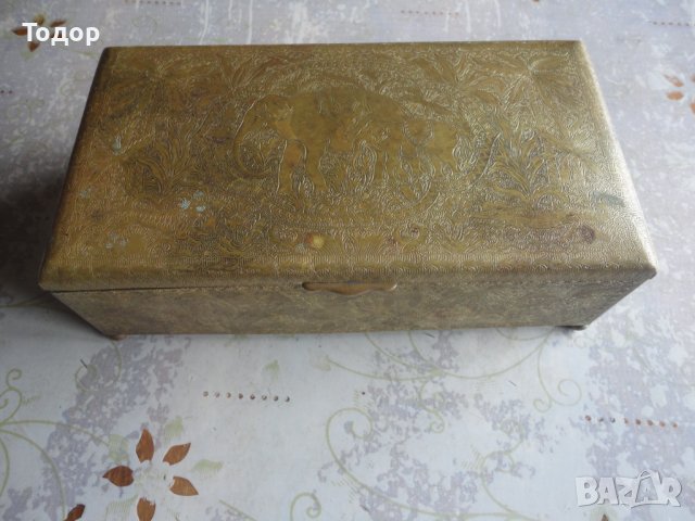 Старинна гравирана кутия бронз и дърво , снимка 11 - Антикварни и старинни предмети - 42998809