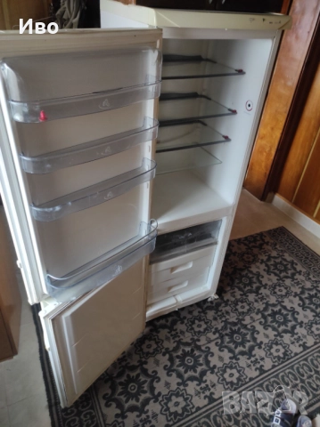 Продавам хладилник с фризер SNAIGE RF 310 – 173 см височина, снимка 3 - Хладилници - 51887158