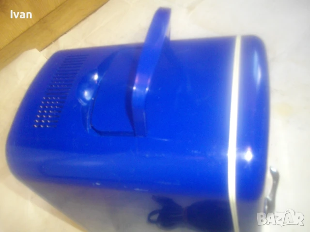 Немски мини хладилник функции изстудяване/затопляне работи на 12V и на 220V Почти нов отличен, снимка 4 - Хладилници - 51310616