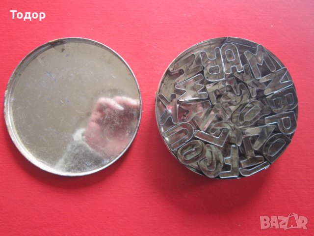 Ламаринена кутия с форми за сладкии бисквити Алфабет, снимка 4 - Други - 27035598