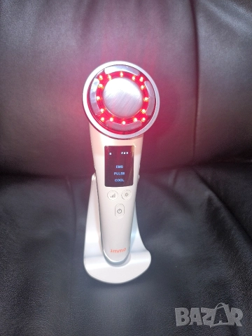 Мултифункционален уред за масаж на лице.